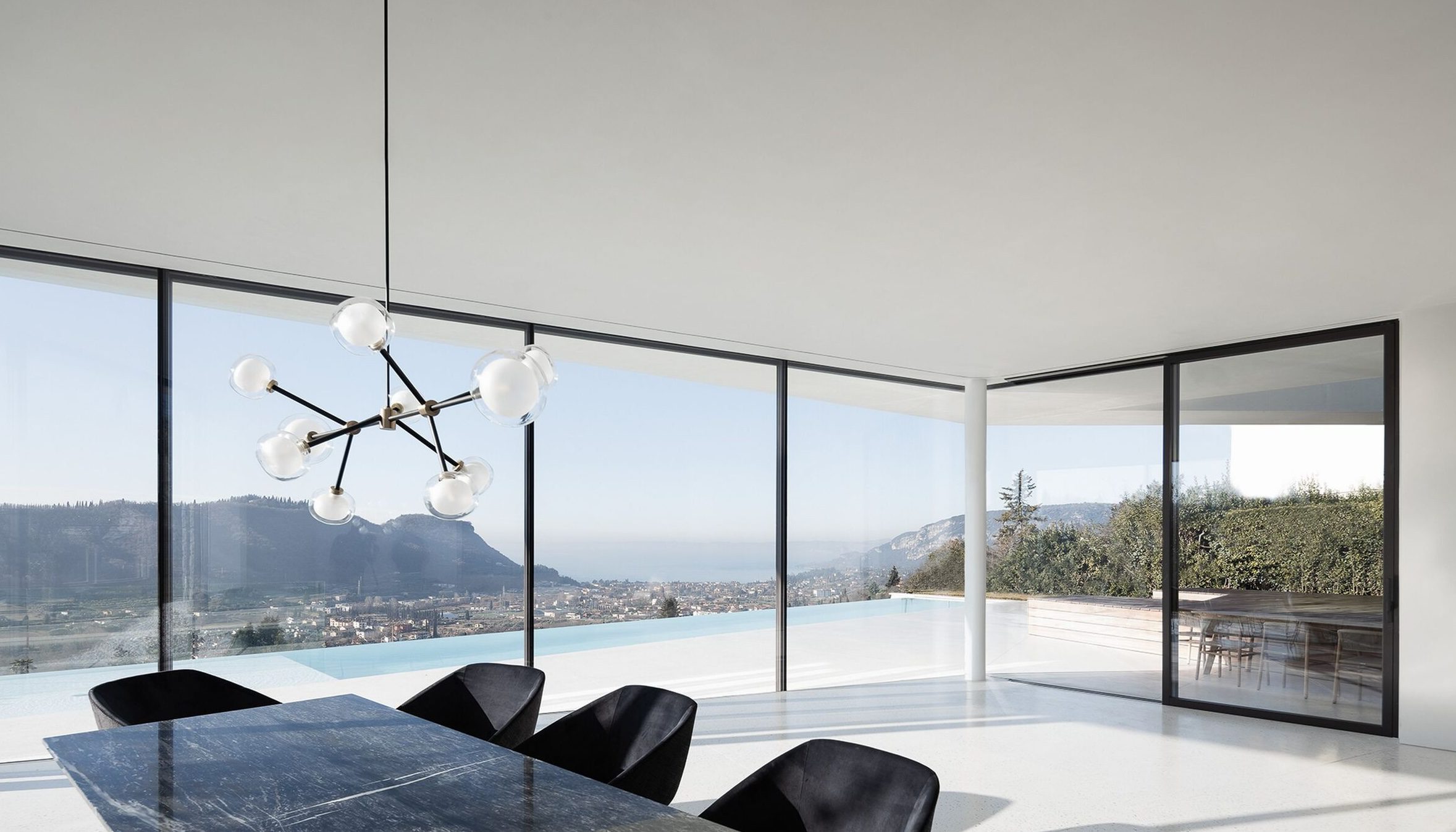 Nabila Chandelier 10