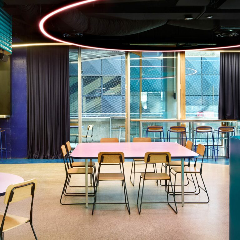 ©cf-Sibling-UoM-Bar-376